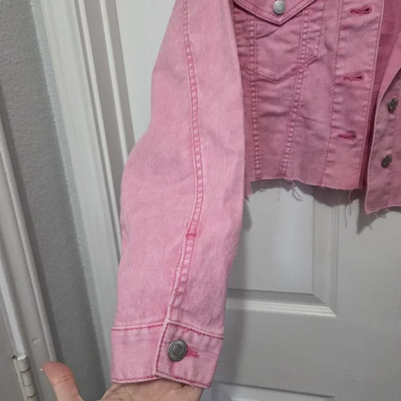 No Boundaries Cropped Raw-edge Pink Acid Wash Button Front Denim Jacket size M - Picture 9 of 14